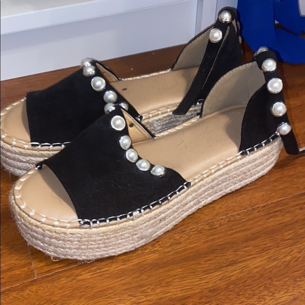 Flat platforms